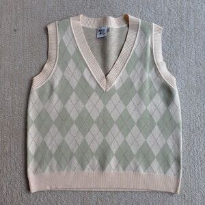 Princess Polly V- Neck Knitted Vest
Soft cream and green colors.